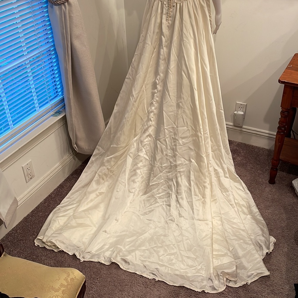 VINTAGE LONG WEDDING DRESS CREAM SIZE 18 $125 firm - Picture 6 of 16